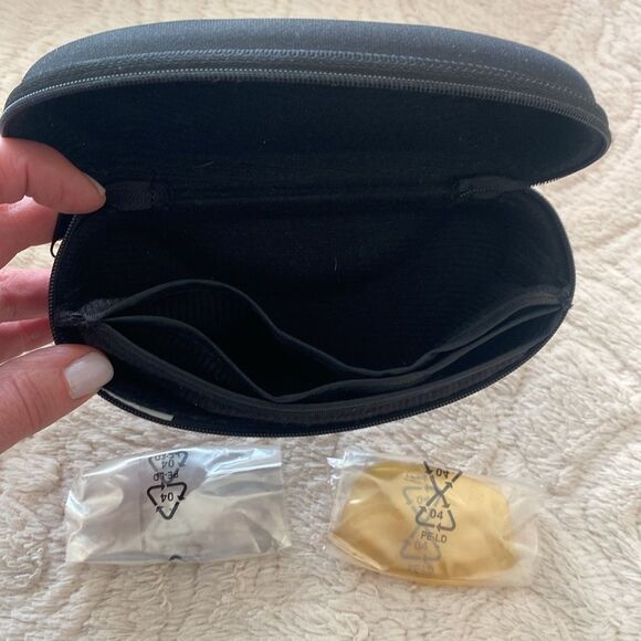 Cavalo Eye Glasses Case with additional lenses - Picture 5 of 7